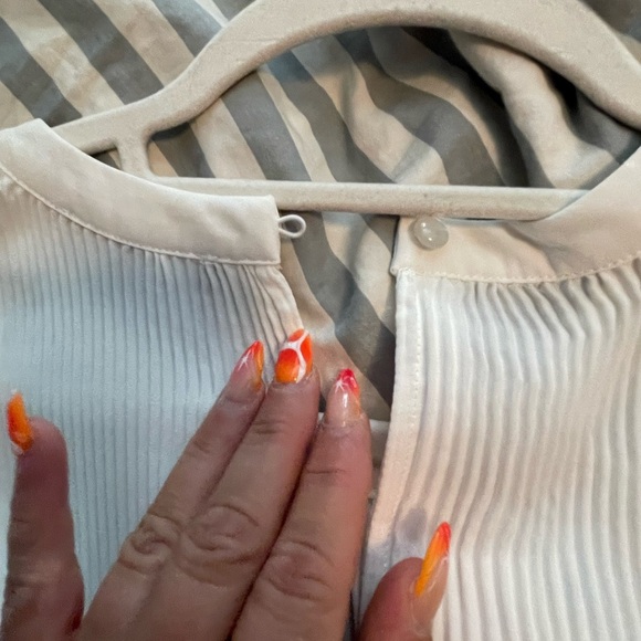 NWOT Adrianna Papell Blouse Ivory Pleated Flutter Sleeve small dirt mark - Picture 7 of 8